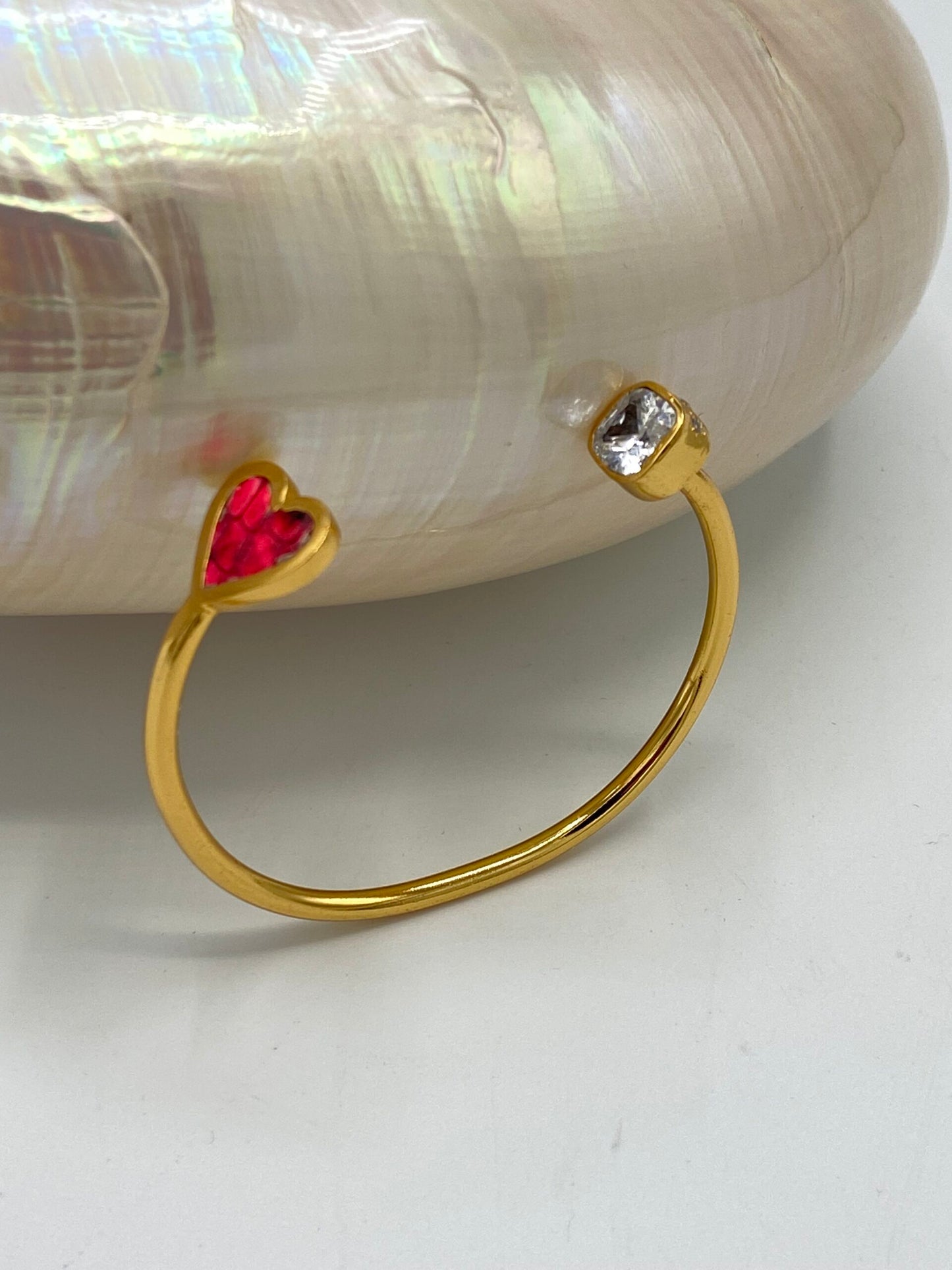 Pulseras "Yâr" corazón con piel y semipreciosas