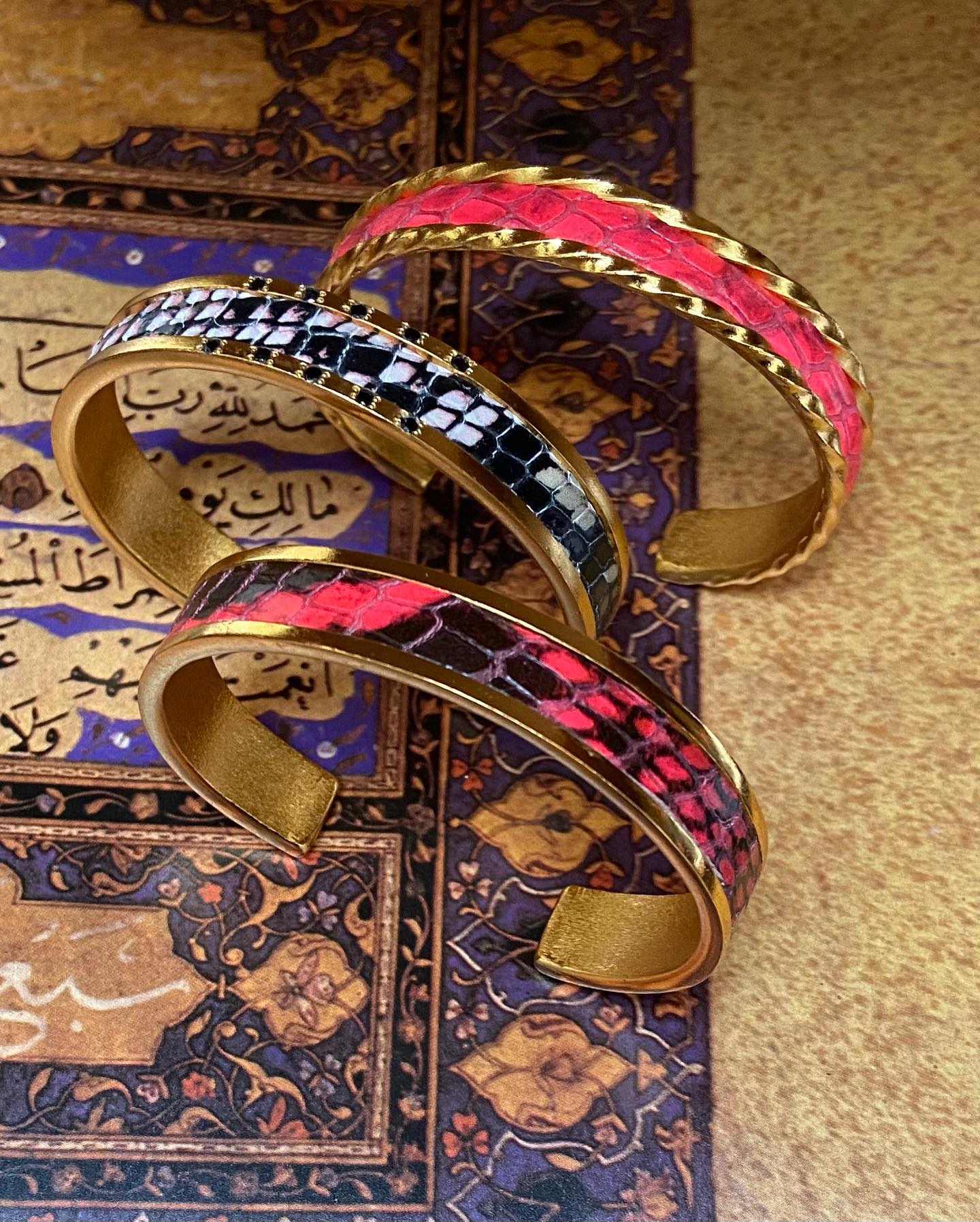 Pulseras "Ambirose" Delgadas con Cuero/Piel.