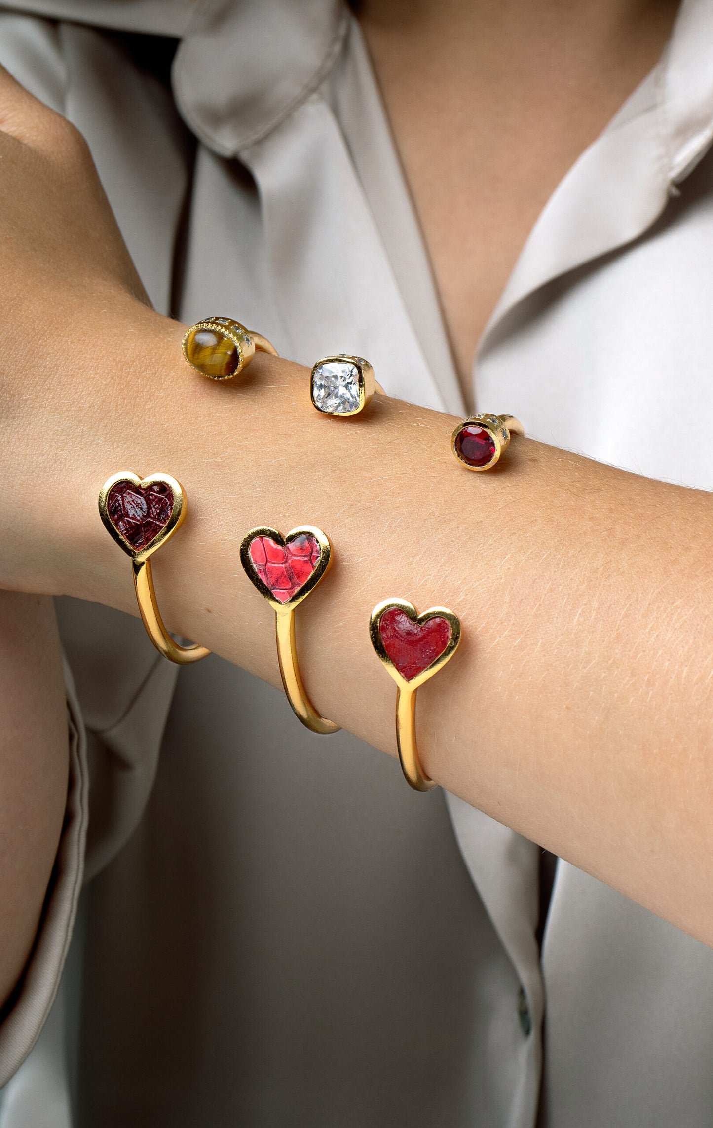 Pulseras "Yâr" corazón con piel y semipreciosas